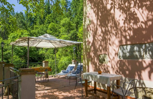 Loro Ciuffenna House | Beautiful private villa for 12 people with private pool, WIFI, TV, terrace and pets allowed