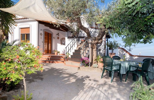 Termini House | Beautiful private villa for 6 guests with A/C, WIFI, TV, patio and parking