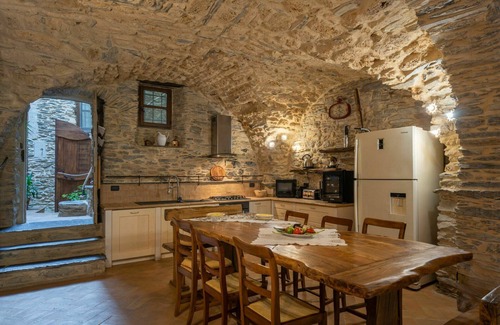 Prela House | Beautiful private villa with WIFI, private pool, TV, terrace, pets allowed and panoramic view