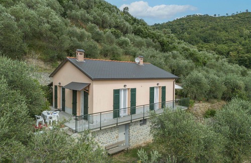 Sestri Levante House | Beautiful private villa for 4 people with WIFI, A/C, TV and patio