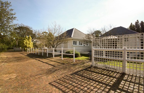 Somerset West Cottage | Beautiful private cottage with incredible mountain views and great location