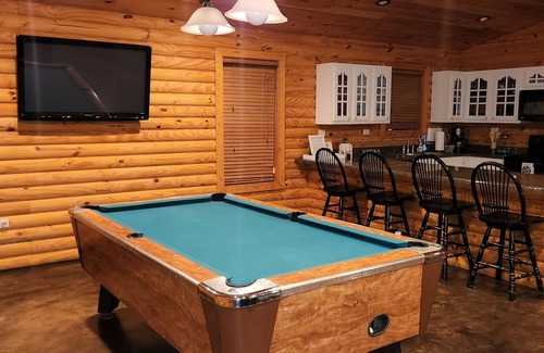 Iuka Cabin | Beautiful, Private, Cozy Lakeview Cabin nWiFi with a Pool Table, Jacuzzi, & more
