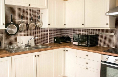 Breakish House | Beautiful private villa for 6 people with WIFI, TV, patio and pets allowed