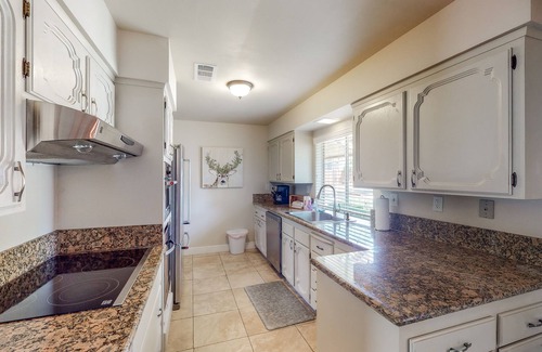 North Fork House | Beautiful private home gas grill, washer/dryer, central A/C