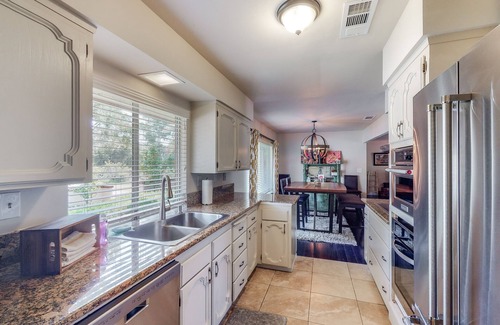 North Fork House | Beautiful private home gas grill, washer/dryer, central A/C