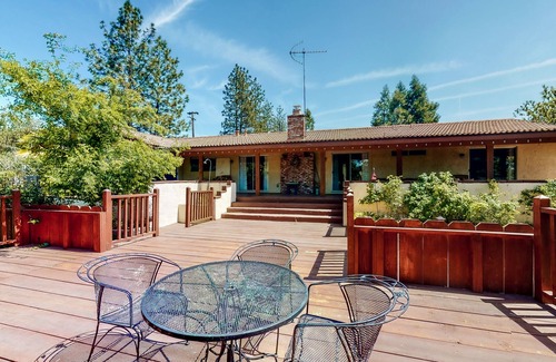 North Fork House | Beautiful private home gas grill, washer/dryer, central A/C