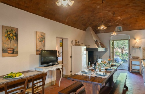 Montevarchi Villa | Beautiful private villa with WIFI, private pool, TV, balcony, pets allowed and panoramic view