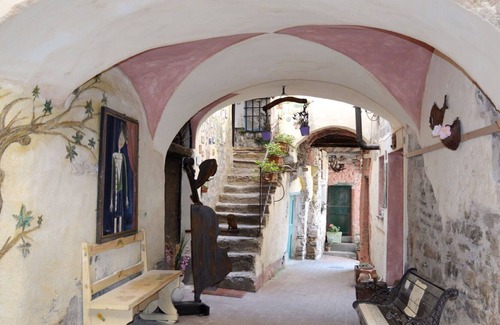 Pietrabruna House | Beautiful private villa for 3 people with TV, terrace, pets allowed, panoramic view and parking