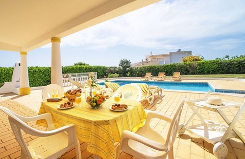 Mem Moniz House | Beautiful private villa for 6 guests with A/C, WIFI, private pool, TV and terrace