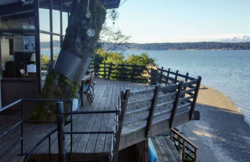 Gig Harbor Cottage | Beautiful Private Raft Island Waterfront Cottagen