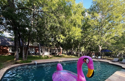 Flower Mound House | Beautiful Private Backyard with Pool-20 mins from DFW and most attractions!