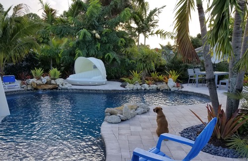 Jensen Beach House | ⭐ Beautiful Private Backyard Resort Heated Pool/Spa Downtown & Beaches