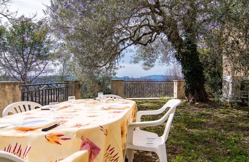 Tourrettes House | Beautiful private villa for 4 guests with A/C, TV, patio and pets allowed