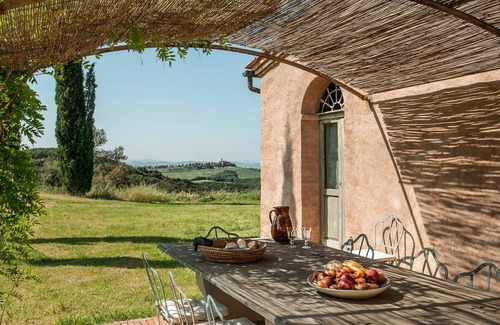 Camigliano Villa | Beautiful private villa for 10 people with WIFI, A/C, private pool, TV and panoramic view