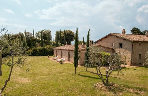 Camigliano Villa | Beautiful private villa for 10 people with WIFI, A/C, private pool, TV and panoramic view