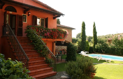 Lucignano Villa | Beautiful private villa for 12 guests with private pool, WIFI and TV