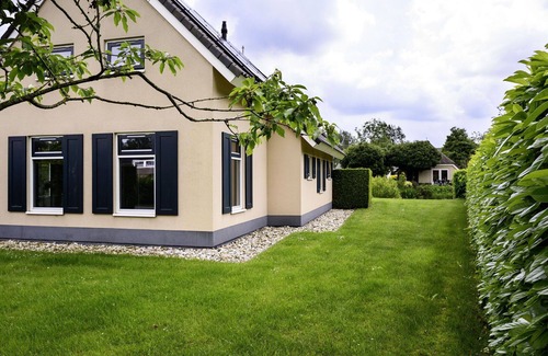 Vlagtwedde House | Beautiful private villa for 6 guests with pool, WIFI, TV, terrace and pets allowed