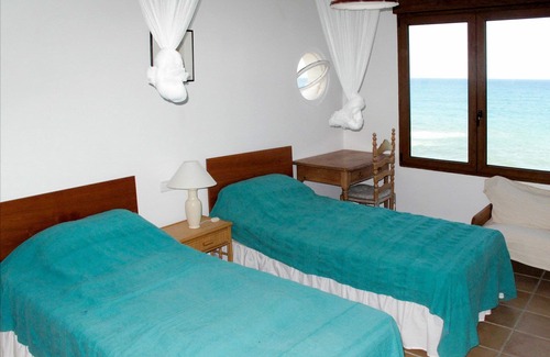 Peniscola House | Beautiful private villa for 6 people with WIFI, TV, patio, pets allowed, panoramic view and park.