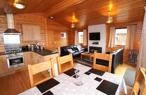 Kinross House | Beautiful private villa for 6 guests with WIFI, TV, balcony and pets allowed