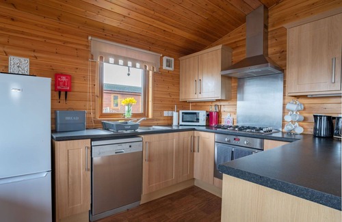 Kinross House | Beautiful private villa for 6 guests with WIFI, TV and balcony