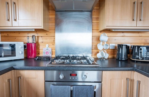 Kinross House | Beautiful private villa for 6 guests with WIFI, TV and balcony