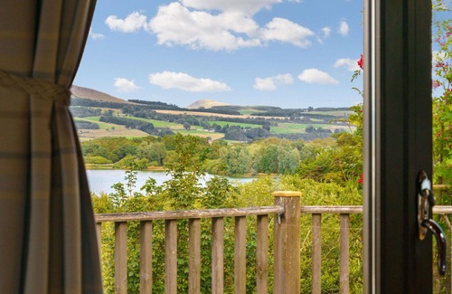 Kinross House | Beautiful private villa for 6 people with WIFI, TV, balcony and pets allowed