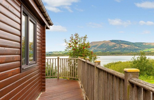 Kinross House | Beautiful private villa for 6 people with WIFI, TV, balcony and pets allowed