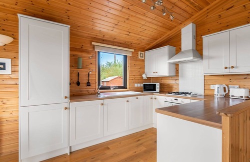 Kinross House | Beautiful private villa for 4 guests with WIFI, TV, balcony and pets allowed
