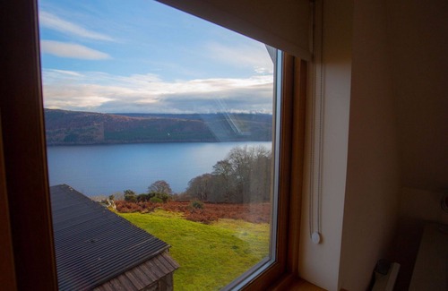 East Lewiston House | Beautiful private villa for 7 people with WIFI, TV, patio and pets allowed