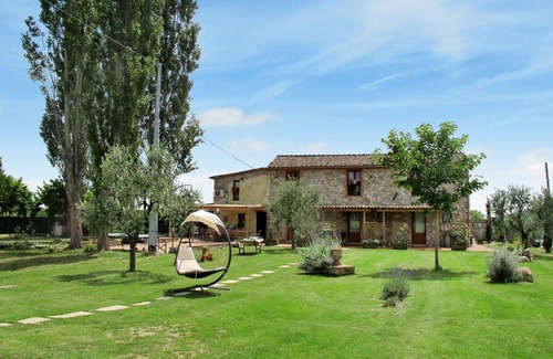 Cascine-La Croce Villa | Beautiful private villa for 14 guests with WIFI, A/C, private pool, TV, patio and pets allowed