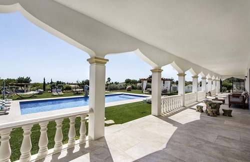 Cerro do Ouro Villa | Beautiful private villa with WIFI, hot tub, A/C, private pool, TV, patio and panoramic view