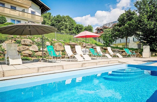 Kollnburg House | Beautiful private villa for 25 people with pool, WIFI, TV, terrace, pets allowed and panoramic v.