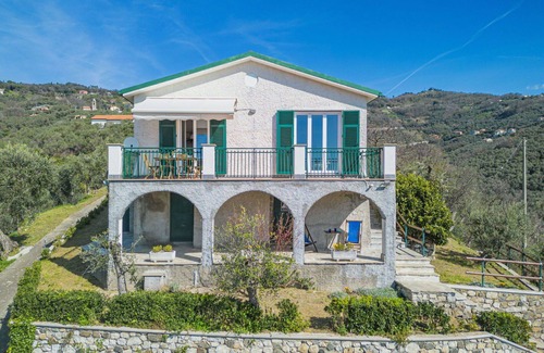Moneglia House | Beautiful private villa for 6 guests with A/C, WIFI, TV, patio and pets allowed