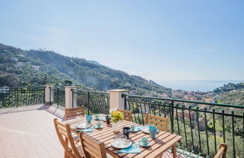 Moneglia House | Beautiful private villa for 6 guests with A/C, WIFI, TV, patio and pets allowed