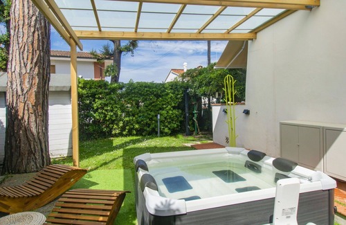 Tirrenia Villa | Beautiful private villa for 6 people with hot tub, WIFI, A/C, TV, terrace and pets allowed