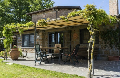 Vetralla House | Beautiful private villa with private pool, A/C, WIFI, TV, terrace, pets allowed and panoramic view
