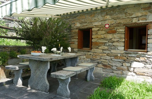 Semione House | Beautiful private villa for 4 guests with TV, patio, pets allowed and panoramic view