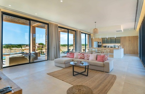 Sencelles Villa | Beautiful private villa for 8 people with WIFI, A/C, private pool, TV, patio and panoramic view