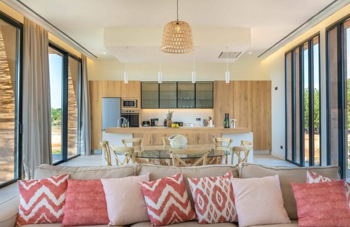 Sencelles Villa | Beautiful private villa for 8 people with WIFI, A/C, private pool, TV, patio and panoramic view