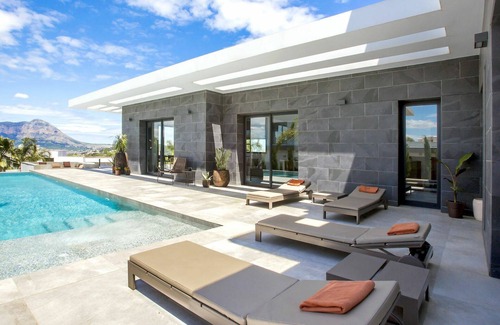 Cansalades Villa | Beautiful private villa for 8 people with WIFI, A/C, private pool, TV, patio and panoramic view