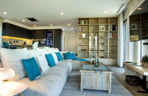 Cansalades Villa | Beautiful private villa for 8 people with A/C, WIFI, hot tub, private pool, TV and patio