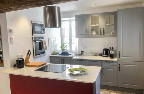 Viviers House | Beautiful private villa for 4 guests with WIFI, TV, terrace and pets allowed