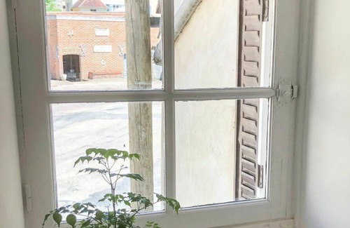 Viviers House | Beautiful private villa for 4 guests with WIFI, TV, terrace and pets allowed