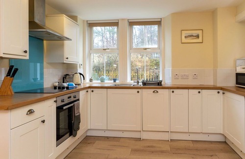 Alvie House | Beautiful private villa for 8 people with WIFI, TV, patio and pets allowed