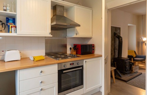 Alvie House | Beautiful private villa for 8 people with WIFI, TV, patio and pets allowed