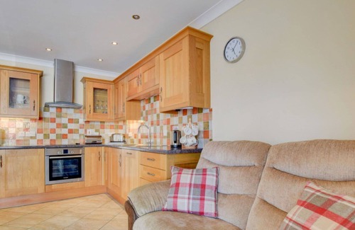 Aberystwyth House | Beautiful private villa for 4 guests with WIFI, TV, patio, pets allowed, panoramic view and park...