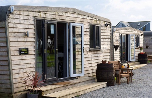 Helford Passage House | Beautiful private villa for 4 guests with hot tub, WIFI, TV, pets allowed and panoramic view