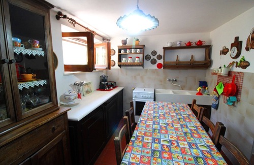 San Feliciano Villa | Beautiful private villa for 5 guests with WIFI, pool, TV, pets allowed and parking