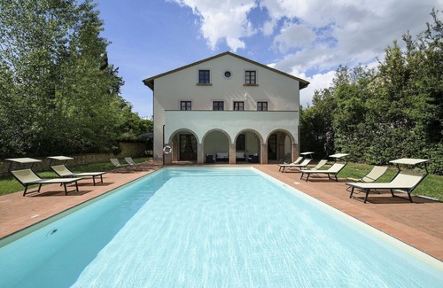 San Gimignano Villa | Beautiful private villa for 10 people with hot tub, private pool, WIFI, A/C, TV and patio