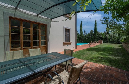 San Gimignano Villa | Beautiful private villa for 10 people with hot tub, private pool, WIFI, A/C, TV and patio